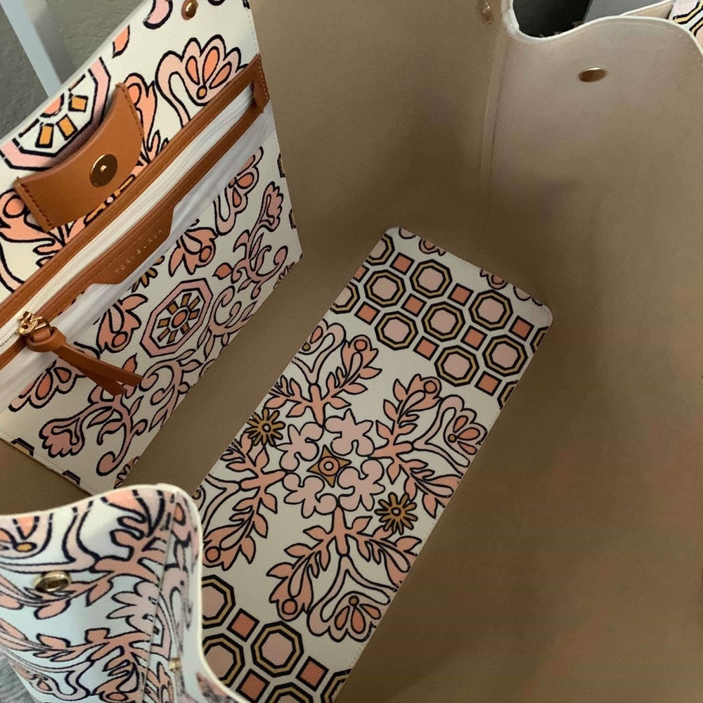 Large new Tory Burch shoulder bag 🥰 - Picture 3 of 4